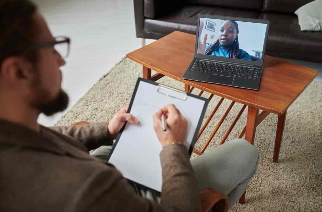 Online Psychotherapist Stigma: Is the Expert Advice Correct?