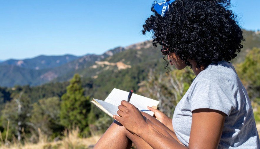 Online psychiatry services become more precise when structured mental health journaling supports anxiety symptom tracking and panic pattern identification.